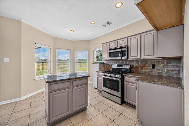 3923 Oak Wood Drive N, Pearland, TX 77581