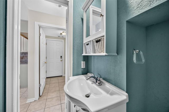 3923 Oak Wood Drive N, Pearland, TX 77581