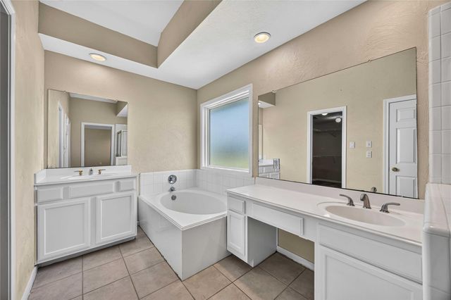 3923 Oak Wood Drive N, Pearland, TX 77581