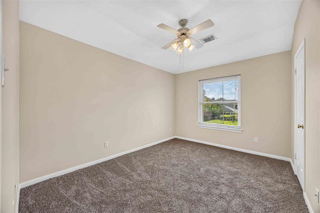 3923 Oak Wood Drive N, Pearland, TX 77581