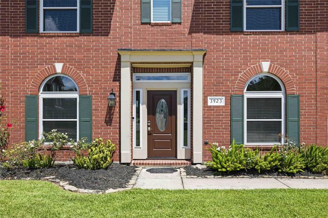 3923 Oak Wood Drive N, Pearland, TX 77581