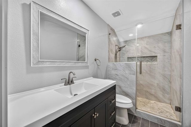 3923 Oak Wood Drive N, Pearland, TX 77581