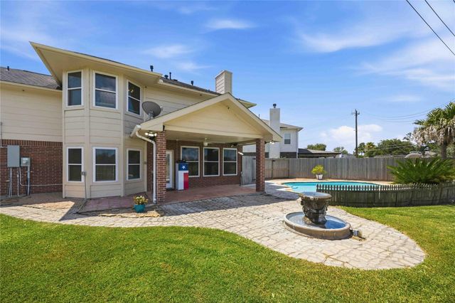 3923 Oak Wood Drive N, Pearland, TX 77581
