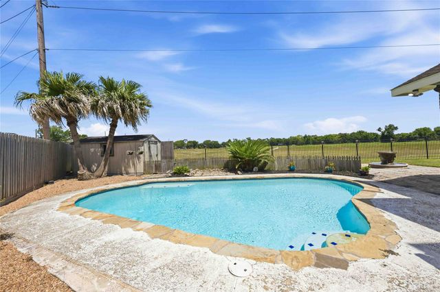 3923 Oak Wood Drive N, Pearland, TX 77581
