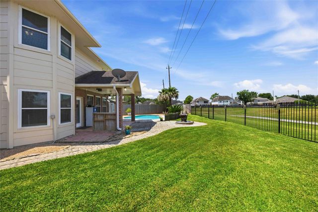 3923 Oak Wood Drive N, Pearland, TX 77581