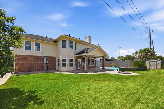 3923 Oak Wood Drive N, Pearland, TX 77581