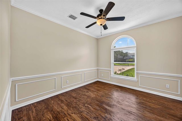 3923 Oak Wood Drive N, Pearland, TX 77581