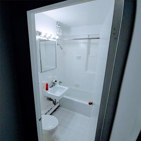 77 W 55th St Apt 9J, New York City, NY 10019
