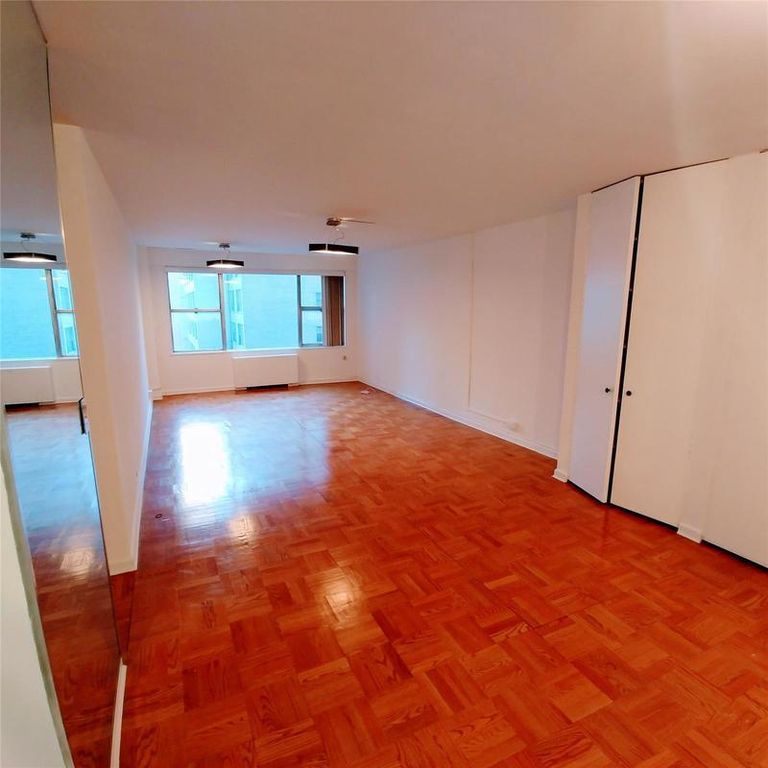 77 W 55th St Apt 9J, New York City, NY 10019