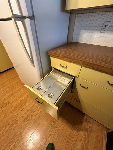 422 42nd NE, Cedar Rapids, IA 52402