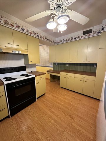 422 42nd NE, Cedar Rapids, IA 52402