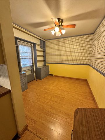 422 42nd NE, Cedar Rapids, IA 52402