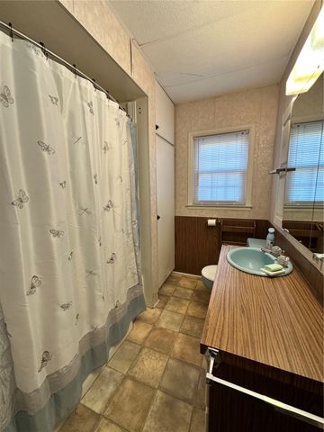 422 42nd NE, Cedar Rapids, IA 52402