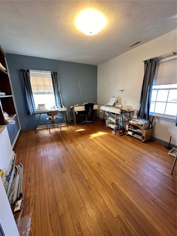 422 42nd NE, Cedar Rapids, IA 52402