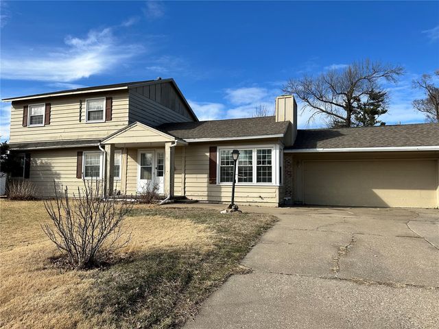 422 42nd NE, Cedar Rapids, IA 52402