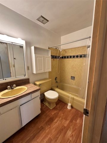 422 42nd NE, Cedar Rapids, IA 52402