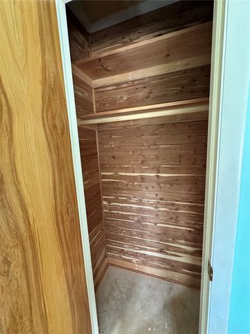 422 42nd NE, Cedar Rapids, IA 52402