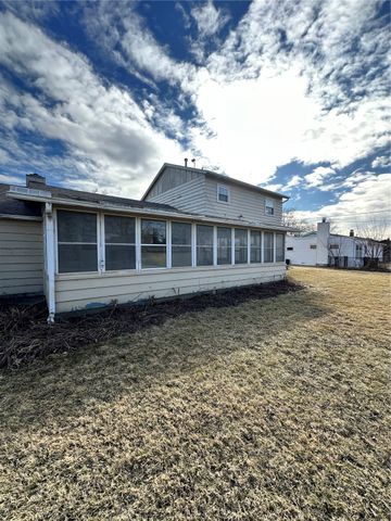 422 42nd NE, Cedar Rapids, IA 52402