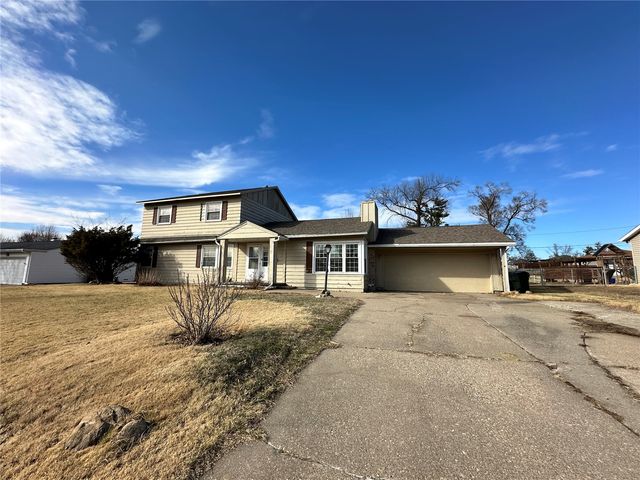 422 42nd NE, Cedar Rapids, IA 52402