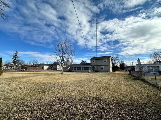 422 42nd NE, Cedar Rapids, IA 52402