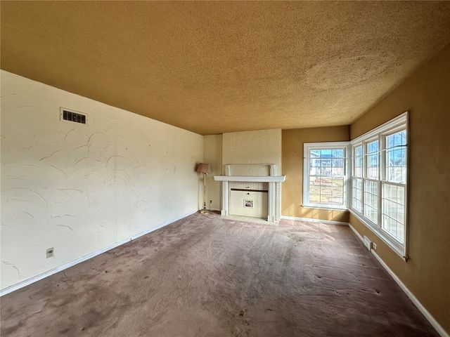 422 42nd NE, Cedar Rapids, IA 52402