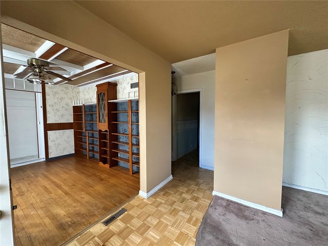 422 42nd NE, Cedar Rapids, IA 52402