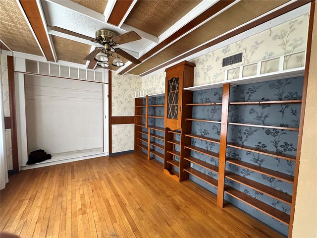 422 42nd NE, Cedar Rapids, IA 52402