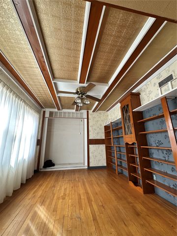 422 42nd NE, Cedar Rapids, IA 52402