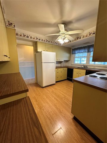 422 42nd NE, Cedar Rapids, IA 52402