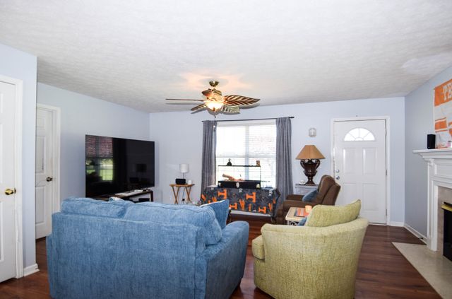 100 Megann Dr, Portland, TN 37148