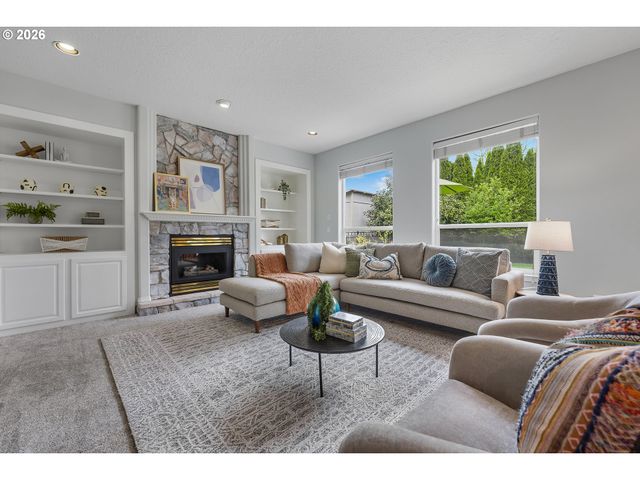 12432 Se MOUNTAIN SUN Dr, Clackamas, OR 97015