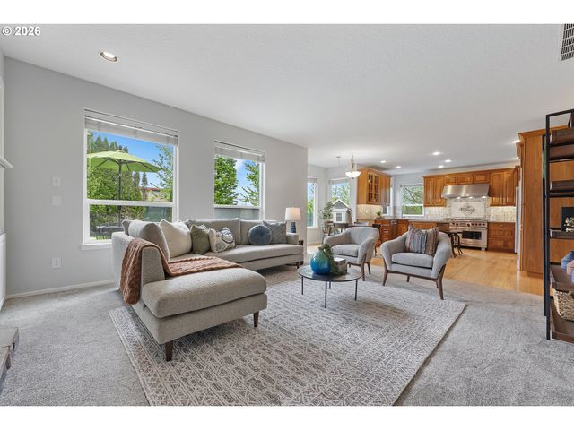 12432 Se MOUNTAIN SUN Dr, Clackamas, OR 97015