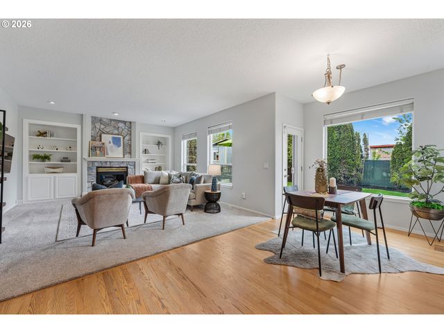 12432 Se MOUNTAIN SUN Dr, Clackamas, OR 97015