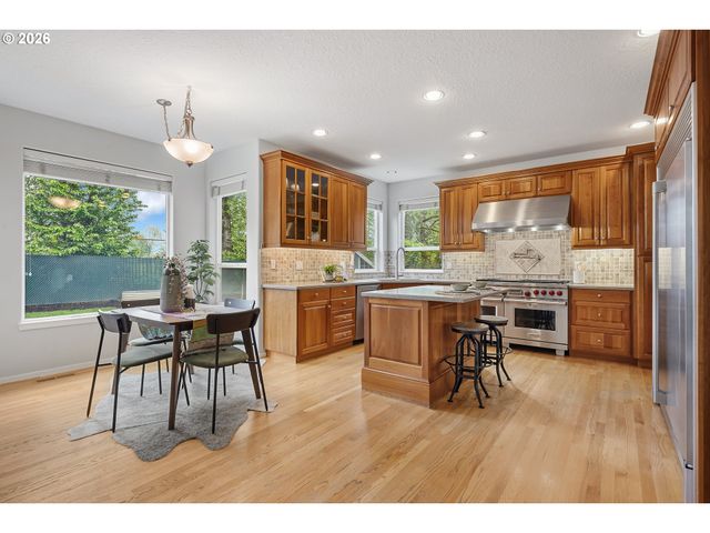 12432 Se MOUNTAIN SUN Dr, Clackamas, OR 97015