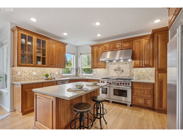 12432 Se MOUNTAIN SUN Dr, Clackamas, OR 97015