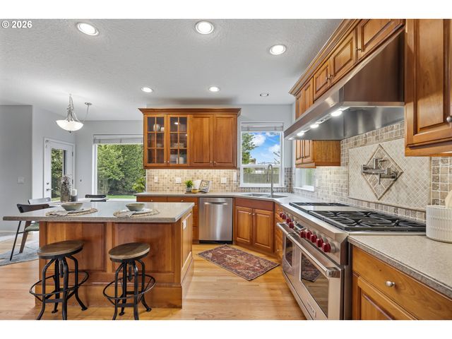 12432 Se MOUNTAIN SUN Dr, Clackamas, OR 97015