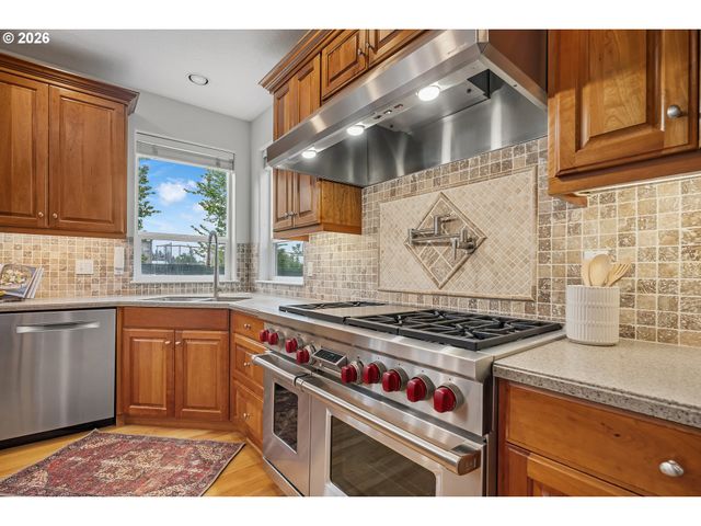 12432 Se MOUNTAIN SUN Dr, Clackamas, OR 97015