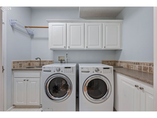 12432 Se MOUNTAIN SUN Dr, Clackamas, OR 97015