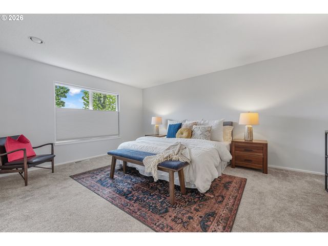 12432 Se MOUNTAIN SUN Dr, Clackamas, OR 97015