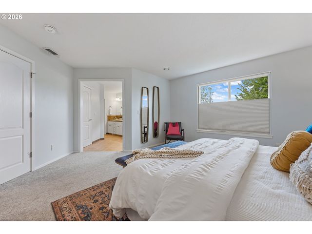 12432 Se MOUNTAIN SUN Dr, Clackamas, OR 97015