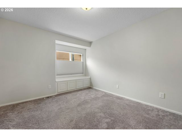 12432 Se MOUNTAIN SUN Dr, Clackamas, OR 97015