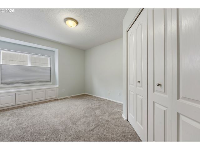 12432 Se MOUNTAIN SUN Dr, Clackamas, OR 97015