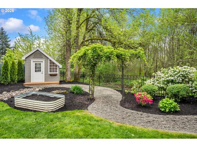 12432 Se MOUNTAIN SUN Dr, Clackamas, OR 97015