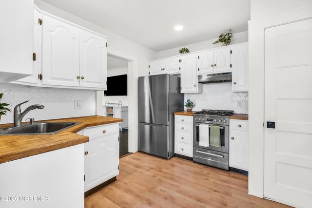 1 Tiensch Avenue, Leonardo, NJ 07737