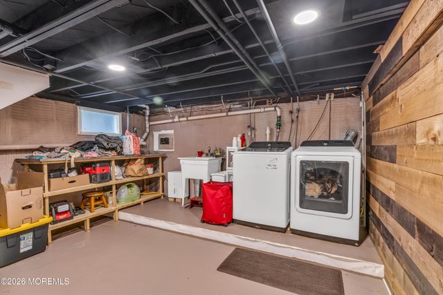 1 Tiensch Avenue, Leonardo, NJ 07737
