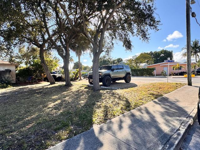 717 8th Avenue N, Lake Worth Beach, FL 33460