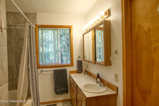 31582 E Hayden Lake RD, Hayden, ID 83835