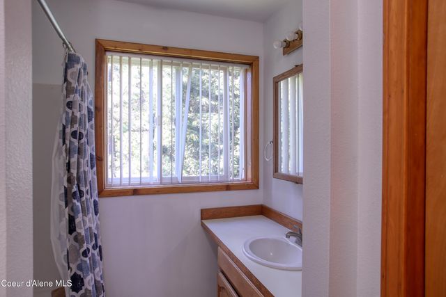 31582 E Hayden Lake RD, Hayden, ID 83835