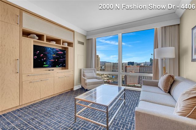 2000 FASHION SHOW Drive 4406, Las Vegas, NV 89109