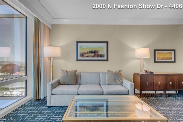 2000 FASHION SHOW Drive 4406, Las Vegas, NV 89109